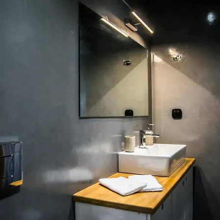 Modern Apartment *